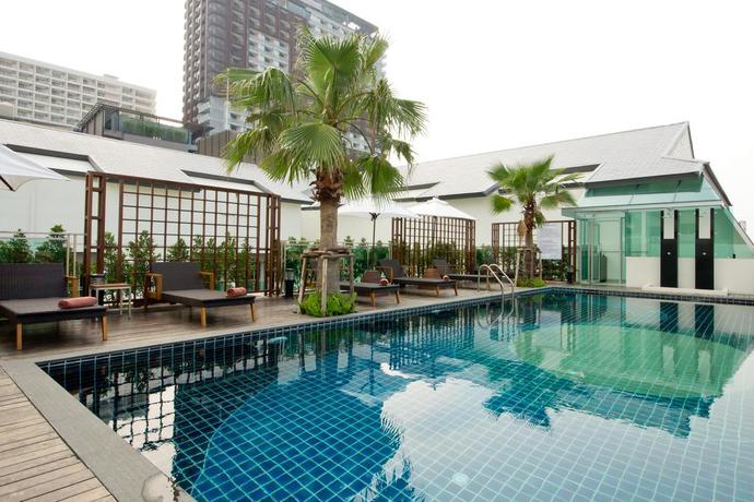Imagen de la piscina del Hotel Sunshine and Residences. Foto 12