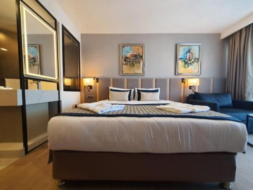 Imagen de la habitación del Hotel Sunthalias & Resorts Ultra All Inclusive. Foto 17