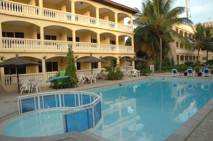 Imagen de la piscina del Hotel Sunu. Foto 5