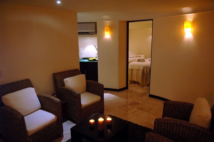 Imagen de la piscina del Hotel Sunvivia by Fiesta Americana Mazatl&aacute;n. Foto 14