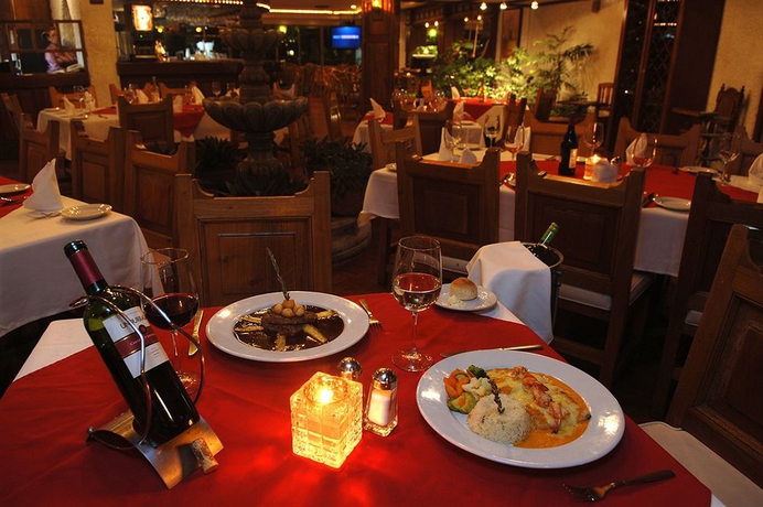 Imagen del bar/restaurante del Hotel Sunvivia by Fiesta Americana Mazatl&aacute;n. Foto 5