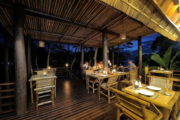 Imagen del bar/restaurante del Hotel Sunwaree Phi Phi Resort. Foto 2