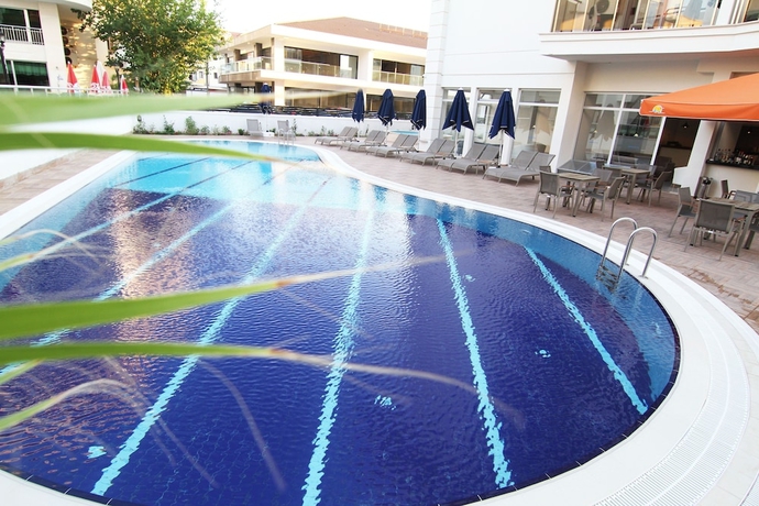 Imagen de la piscina del Hotel Sunway Club. Foto 17
