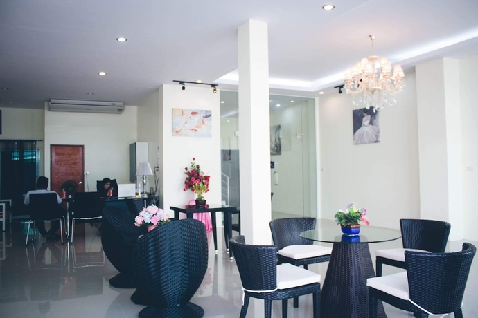 Imagen de los interiores del Hotel Supachai Inn. Foto 18