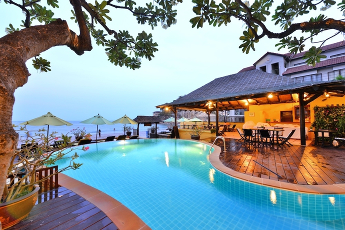 Imagen de la piscina del Hotel Supatra Hua Hin Resort. Foto 18