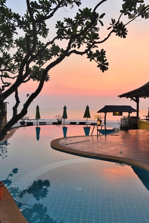 Imagen de la piscina del Hotel Supatra Hua Hin Resort. Foto 19