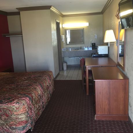 Imagen de los exteriores del Hotel Super 6 Inn. Foto 16