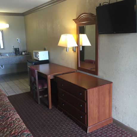 Imagen de la habitación del Hotel Super 6 Inn. Foto 3