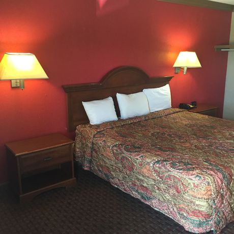 Imagen de la habitación del Hotel Super 6 Inn. Foto 8