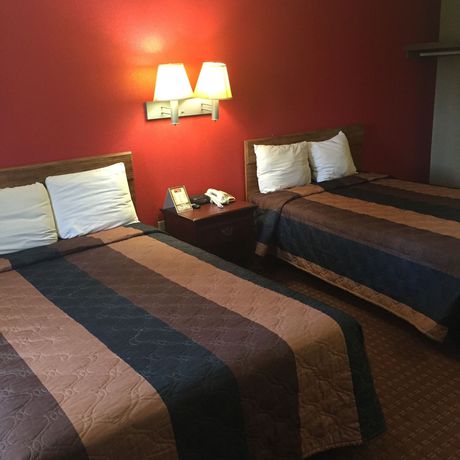 Imagen de la habitación del Hotel Super 6 Inn. Foto 9