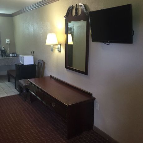Imagen de la habitación del Hotel Super 6 Inn. Foto 12
