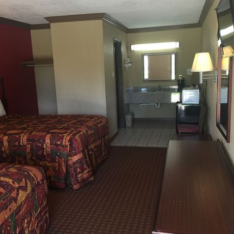 Imagen de la habitación del Hotel Super 6 Inn. Foto 13