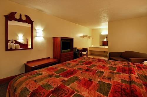 Imagen de la habitación del Hotel Super 6 Inn & Suites Pensacola. Foto 2