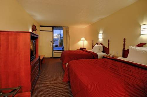 Imagen de la habitación del Hotel Super 6 Inn & Suites Pensacola. Foto 4