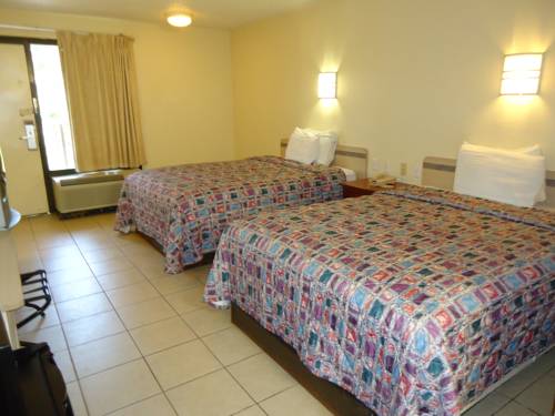 Imagen de la habitación del Hotel Super 6 Inn & Suites Pensacola. Foto 8