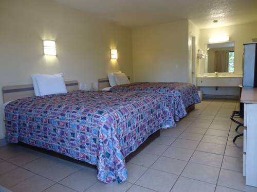 Imagen de la habitación del Hotel Super 6 Inn & Suites Pensacola. Foto 9