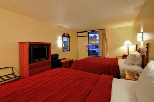Imagen de la habitación del Hotel Super 6 Inn & Suites Pensacola. Foto 11