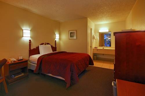 Imagen de la habitación del Hotel Super 6 Inn & Suites Pensacola. Foto 14