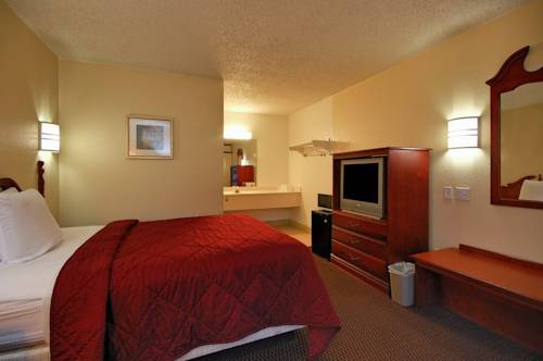 Imagen de la habitación del Hotel Super 6 Inn & Suites Pensacola. Foto 15