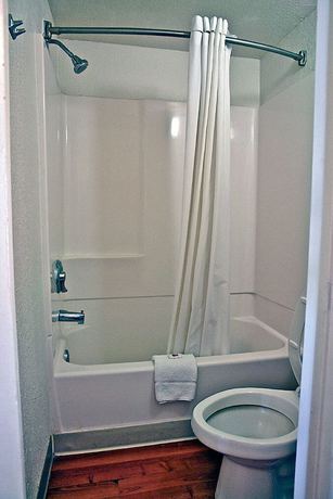 Imagen de la habitación del Hotel Super 6 Inn and Suites Baton Rouge. Foto 2
