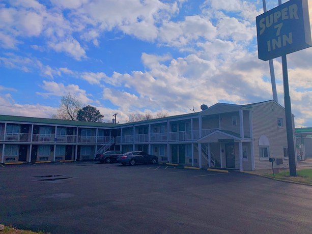 Imagen general del Hotel Super 7 Inn. Foto 1