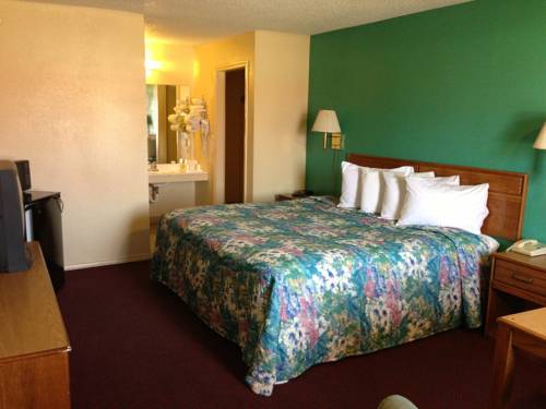 Imagen de la habitación del Hotel Super 7 Inn Siloam Springs. Foto 5