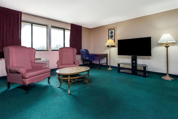 Imagen del bar/restaurante del Hotel Super 8 - Bridgeton/airport/st Louis Area. Foto 3