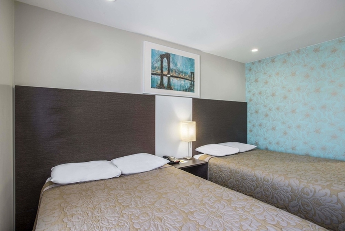 Imagen de la habitación del Hotel Super 8 Brooklyn Hotel. Foto 12