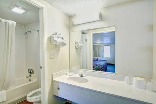 Imagen de la habitación del Hotel Super 8 By Wyndham Aberdeen Southern Pines. Foto 6