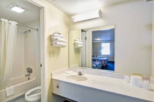 Imagen de la habitación del Hotel Super 8 By Wyndham Aberdeen Southern Pines. Foto 7