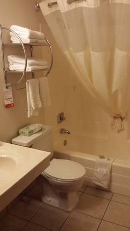 Imagen de la habitación del Hotel Super 8 By Wyndham Airport I90. Foto 7