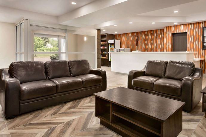 Imagen de los interiores del Hotel Super 8 By Wyndham Ajax/toronto On. Foto 20