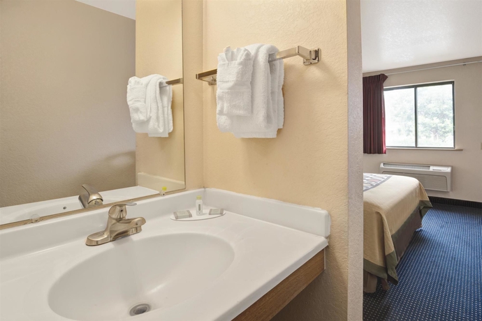 Imagen de la habitación del Hotel Super 8 By Wyndham Albuquerque West/coors Blvd. Foto 9