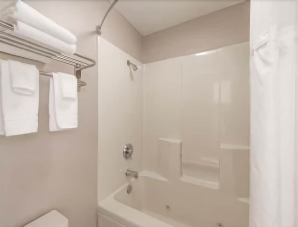 Imagen de la habitación del Hotel Super 8 By Wyndham Alexander City. Foto 5