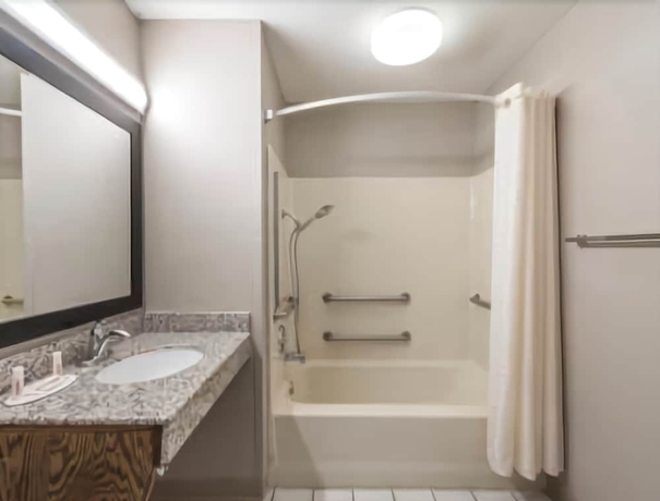 Imagen de la habitación del Hotel Super 8 By Wyndham Alexander City. Foto 15