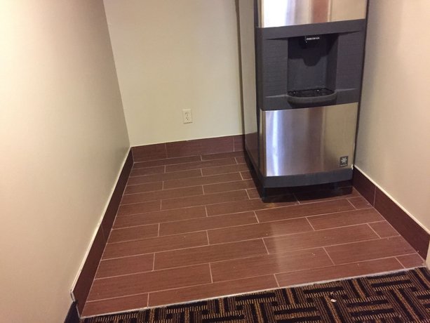 Imagen de los interiores del Hotel Super 8 By Wyndham Allentown. Foto 12