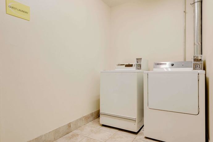 Imagen de los interiores del Hotel Super 8 By Wyndham Allentown. Foto 13