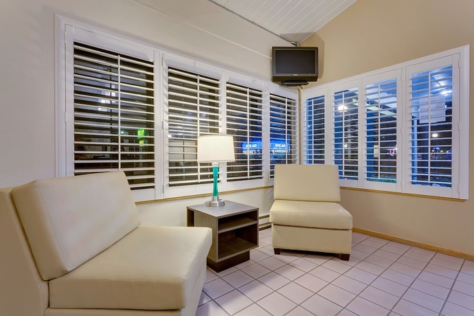 Imagen de los interiores del Hotel Super 8 By Wyndham Alturas. Foto 17