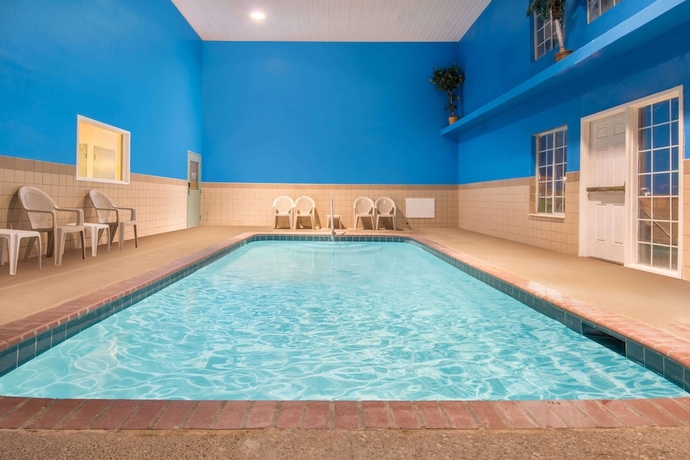 Imagen de la piscina del Hotel Super 8 By Wyndham Amarillo West. Foto 16