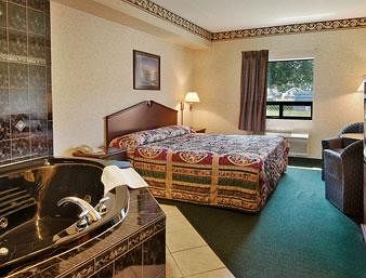 Imagen de la habitación del Hotel Super 8 By Wyndham Ambassador Bridge Windsor On. Foto 4