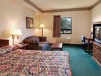 Imagen de la habitación del Hotel Super 8 By Wyndham Ambassador Bridge Windsor On. Foto 5