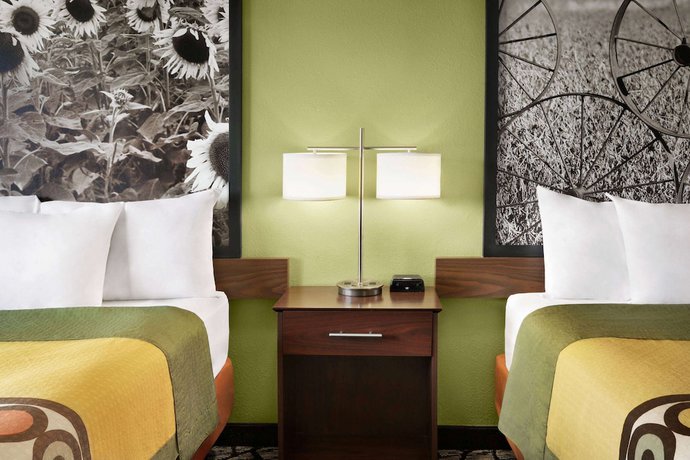 Imagen de la habitación del Hotel Super 8 By Wyndham Ankeny/des Moines Area. Foto 7