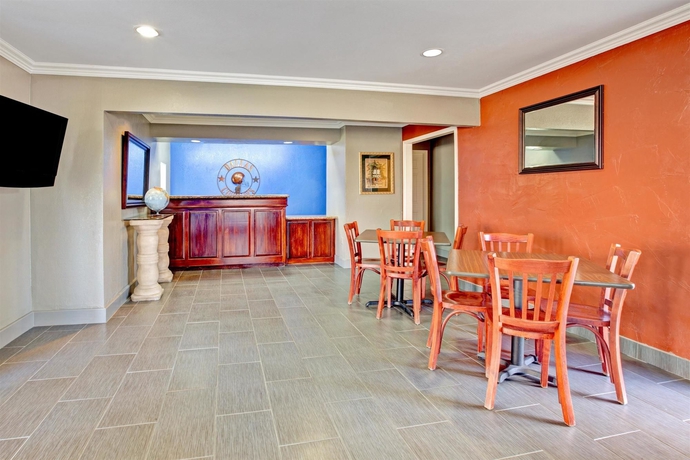 Imagen de los interiores del Hotel Super 8 By Wyndham Arlington Near Atandt Stadium. Foto 15