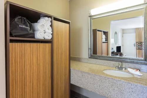 Imagen de la habitación del Hotel Super 8 By Wyndham Asheville Airport. Foto 2