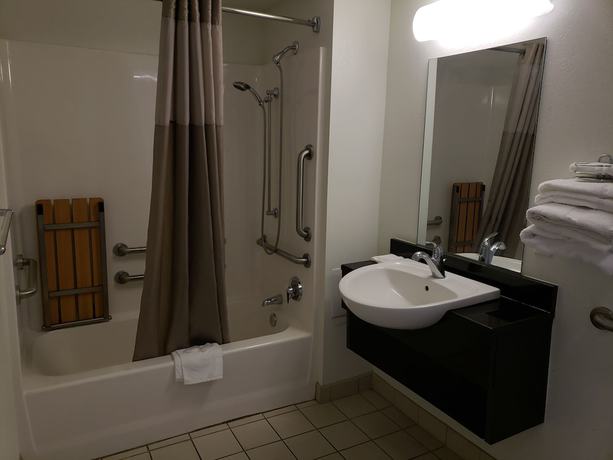 Imagen de la habitación del Hotel Super 8 By Wyndham Asheville/biltmore. Foto 6
