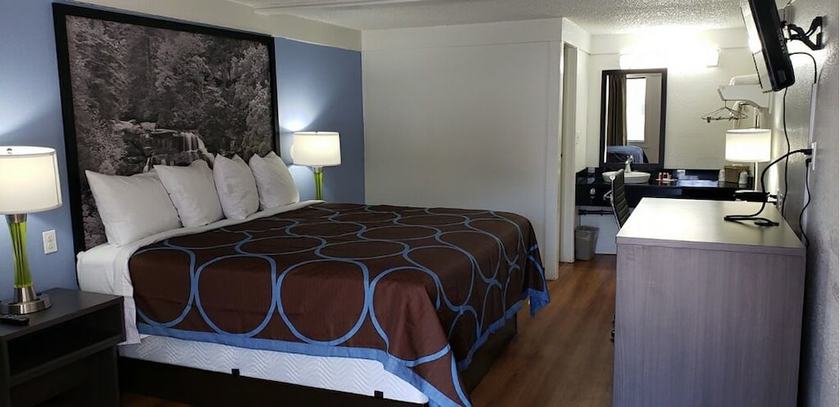 Imagen de la habitación del Hotel Super 8 By Wyndham Asheville/biltmore. Foto 7