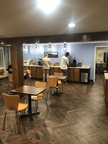 Imagen del bar/restaurante del Hotel Super 8 By Wyndham Asheville/biltmore. Foto 2