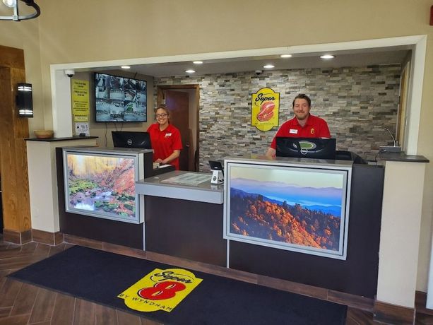 Imagen de los interiores del Hotel Super 8 By Wyndham Asheville/biltmore. Foto 16