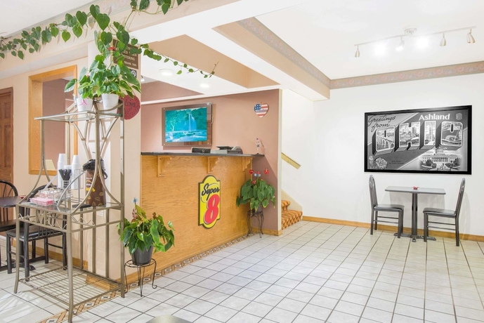 Imagen de los interiores del Hotel Super 8 By Wyndham Ashland, Ashland. Foto 15