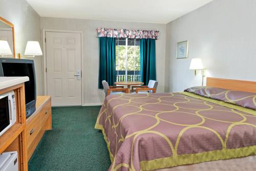 Imagen de la habitación del Hotel Super 8 By Wyndham Auburn. Foto 3